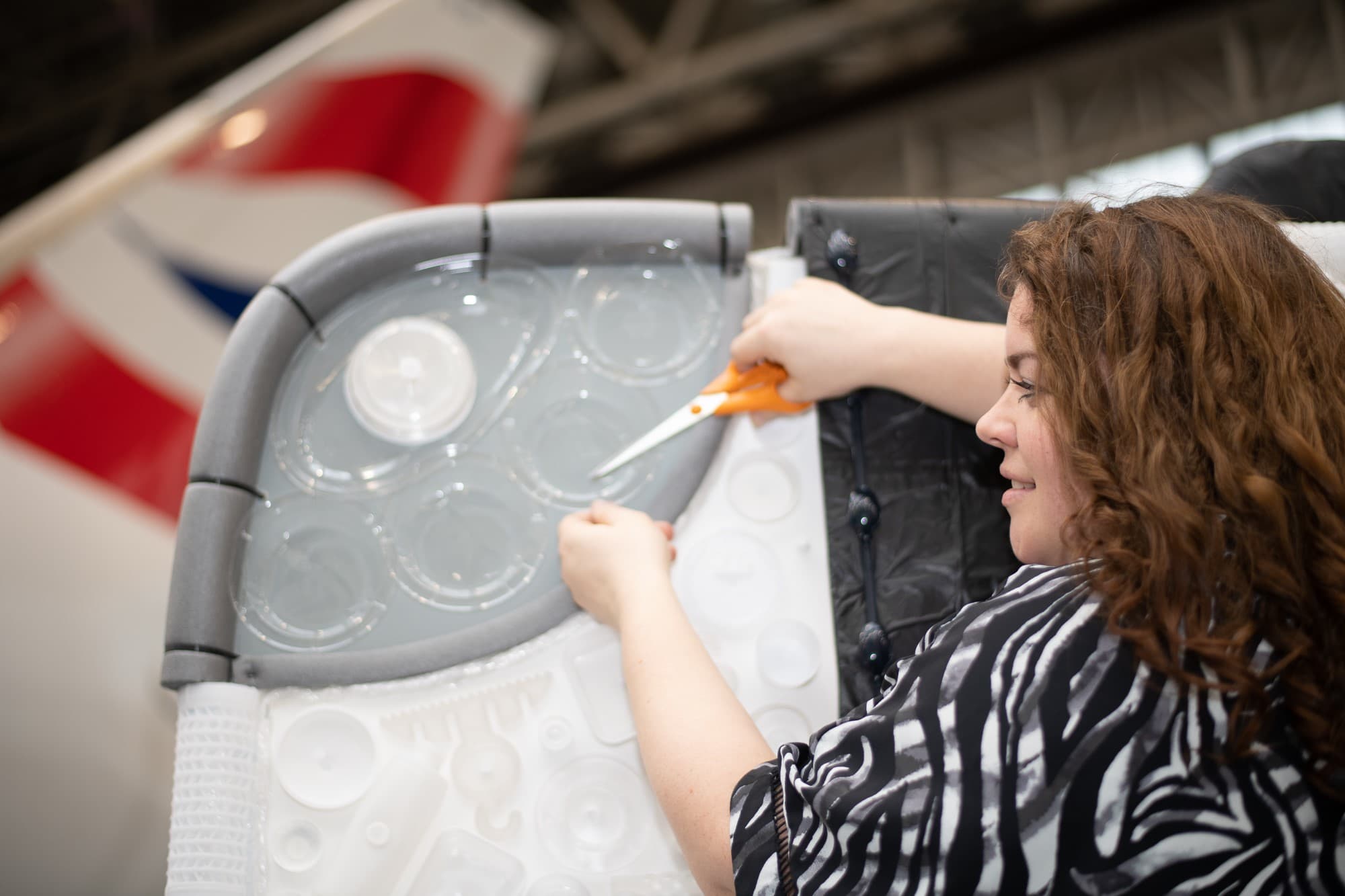Vzhůru do oblak vstříc zelenější budoucnosti. British Airways se zbavuje dalších plastů